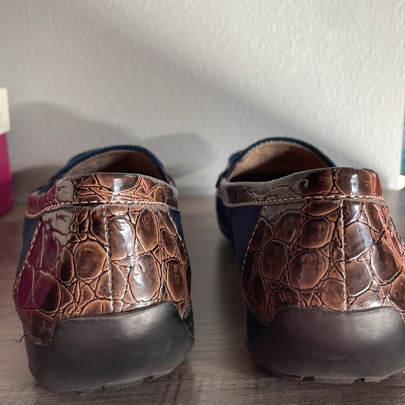 Naturalizer Canova Loafers Navy Suede with Brown Patent - Picture 5 of 9